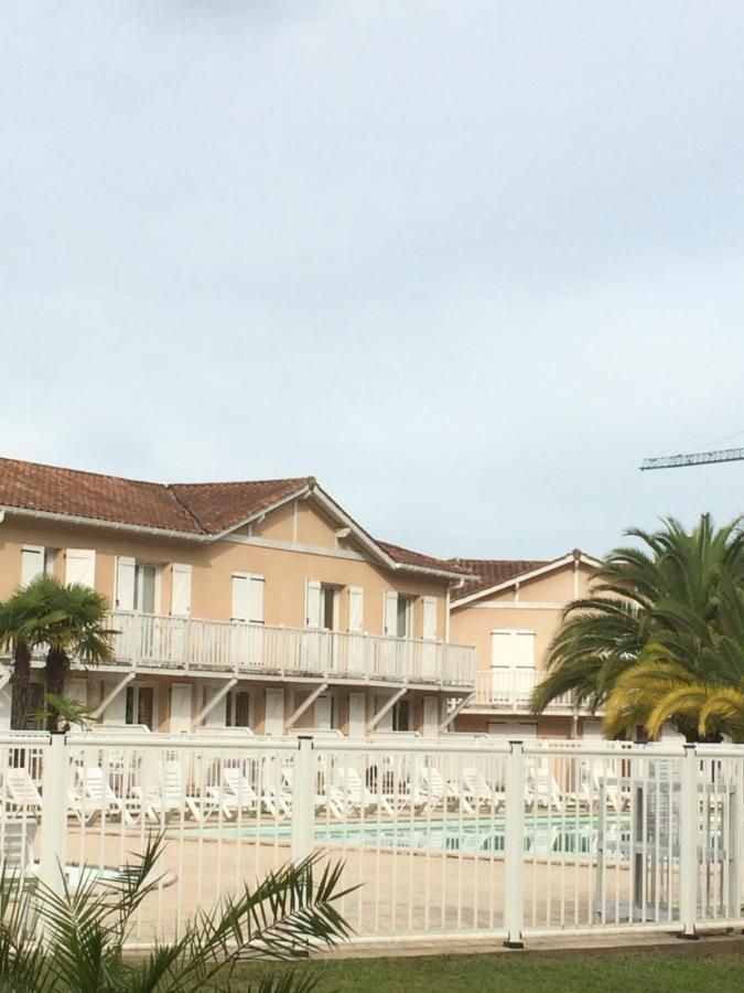 ANGLET- BIARRITZ T3 dans résidence avec piscine Esterno foto